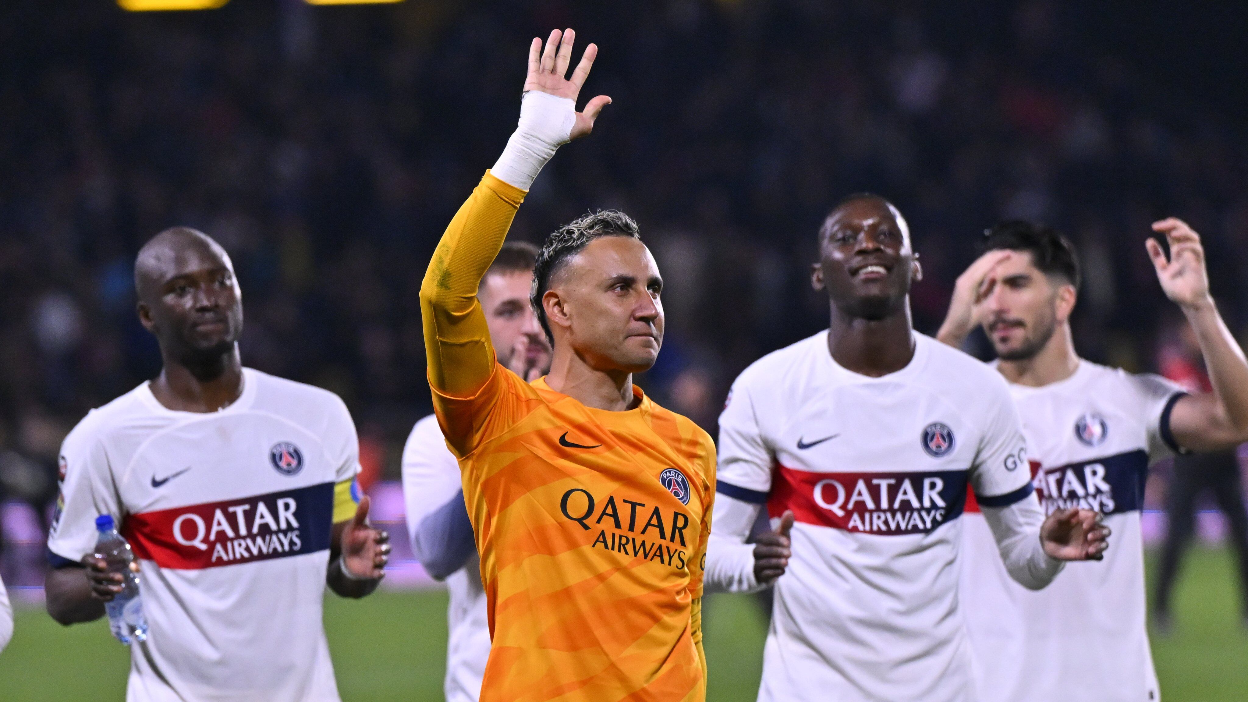 Keylor Navas  se despidió de la afición del PSG, el nacional estuvo desde 2019 en el PSG y ya terminó contrato. Fotografía: PSG