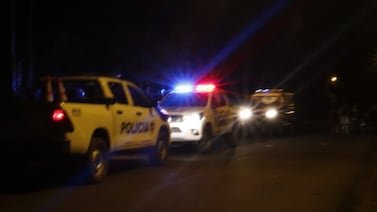 Atacan a balazos a hombre que viajaba en pick-up y muere a pocos metros en San Carlos