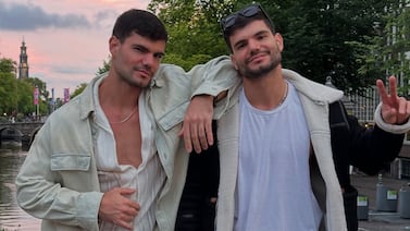 Gemelos Castillo presumen el impresionante cambio físico que sufrieron en 7 años