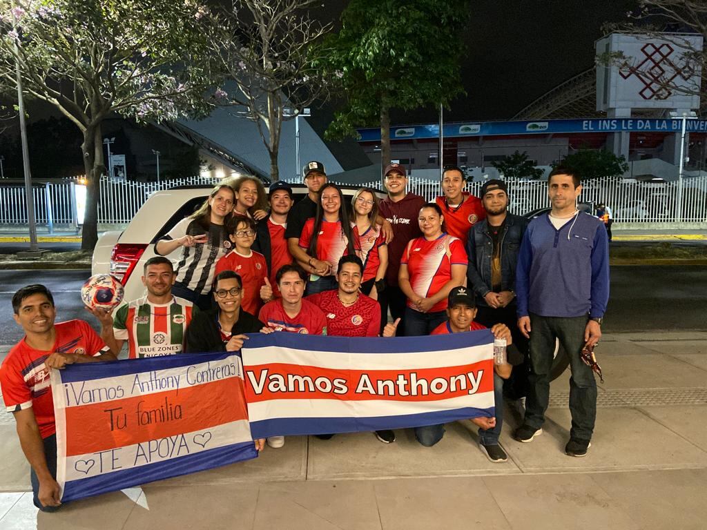 Susana Castro Vargas, esposa de un primo (Jhonny Lanuza Contreras) de Anthony Contreras, joven delantero de la Sele