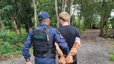 Muchacho de 16 años es detenido como sospechoso de matar a hombre dentro de un taller