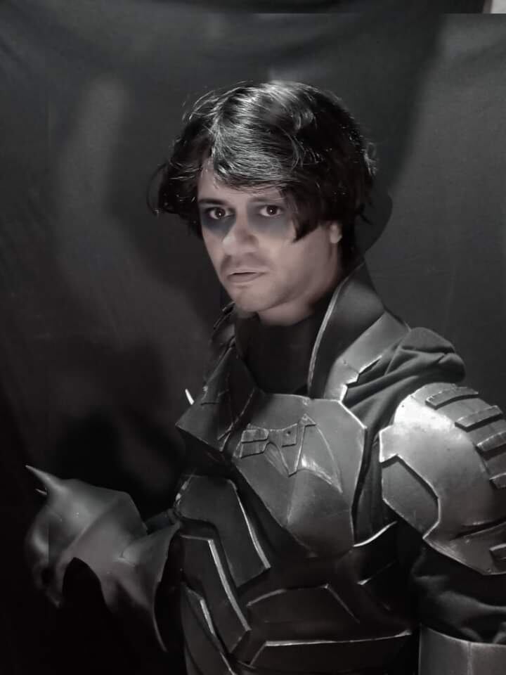 Ronny Arce Navarro tiene 40 años y desde hace 17 se viste de Batman con trajes que él mismo hace. En la foto con Tiffany Vega, la hermana, quien está vestida de Harley Queen.