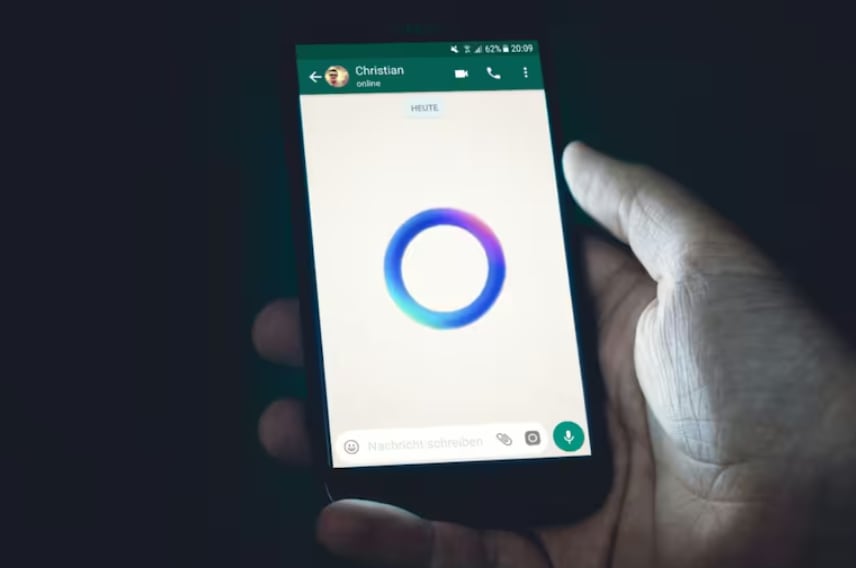 Expertos recomiendan hacerle la cruz al sistema de inteligencia artificial de WhatsApp.