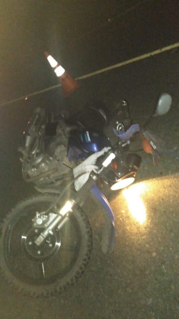 Dos hombres que viajaban en moto mueren al ser embestidos por carro en Quepos. Foto Alfonso Quesada.