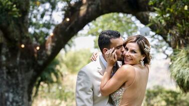 Byron Garita celebra aniversario con Glenda Peraza con sexi foto y un mensaje lleno de amor