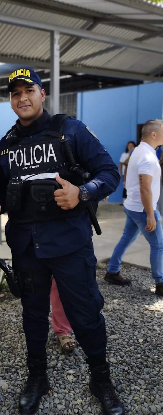 Juan José Blanco Vargas, de 25 años, era un oficial de la Fuerza Pública, él falleció la tarde de este sábado cuando disfrutaba de su día libre. Foto: Tomada de redes sociales