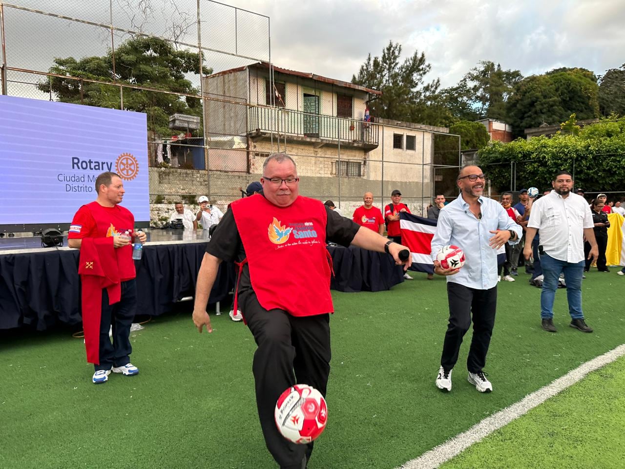Padre Sergio Valverde celebró fiestas en Honduras y El Salvador