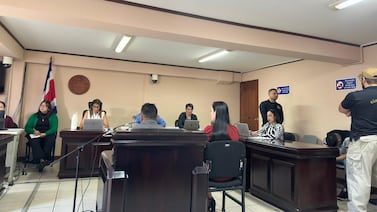 Acusado de asesinar a un niño en Navidad baja la mirada al tener al papá a solo tres metros