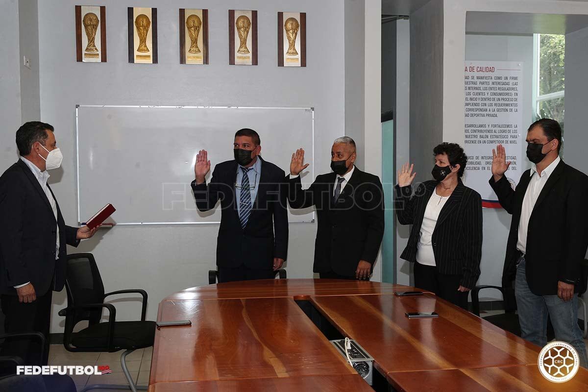 Juramentación de la Comisión de Arbitraje