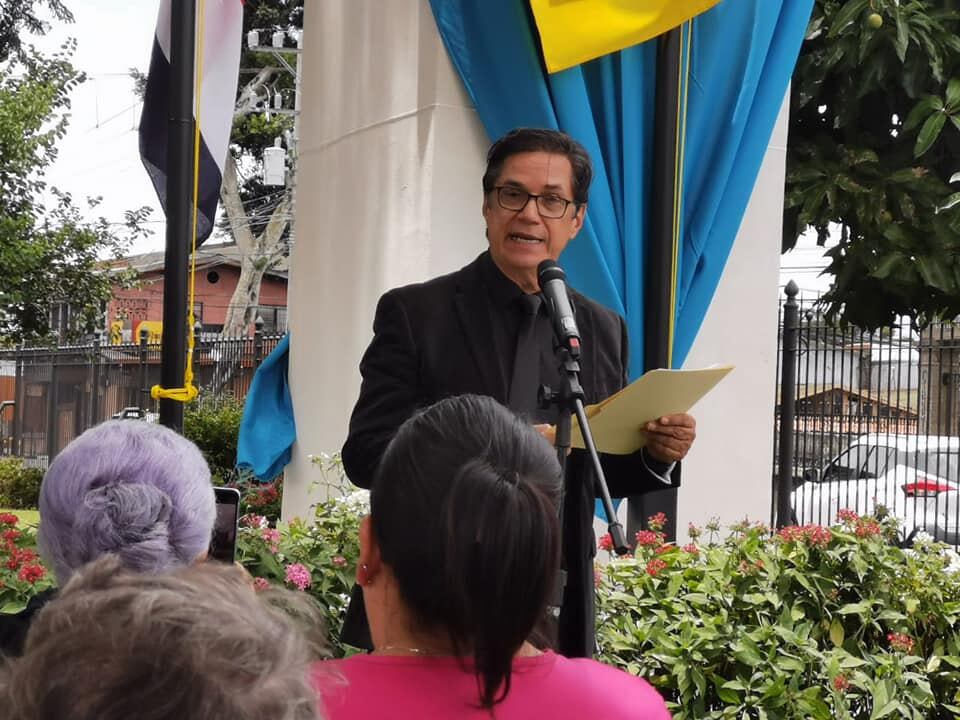 El arquitecto y escultor Luis Alonso Ramírez, vecino de Grecia, está trabajando ya en un precioso homenaje a la Negrita por los 200 años de ser patrona tica que se cumplen el 24 de febrero del 2024, creando 200 virgencitas de los Ángeles