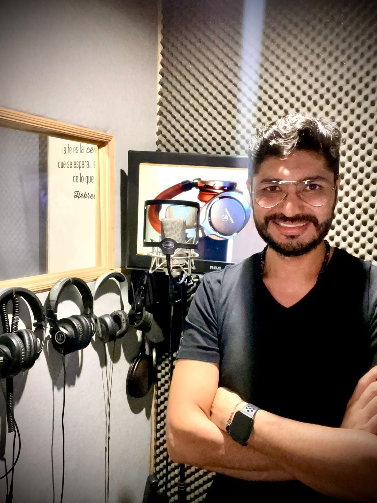 Locutor Douglas Hernández, una de las principales voces de la radio y actualmente de Teletica radio.