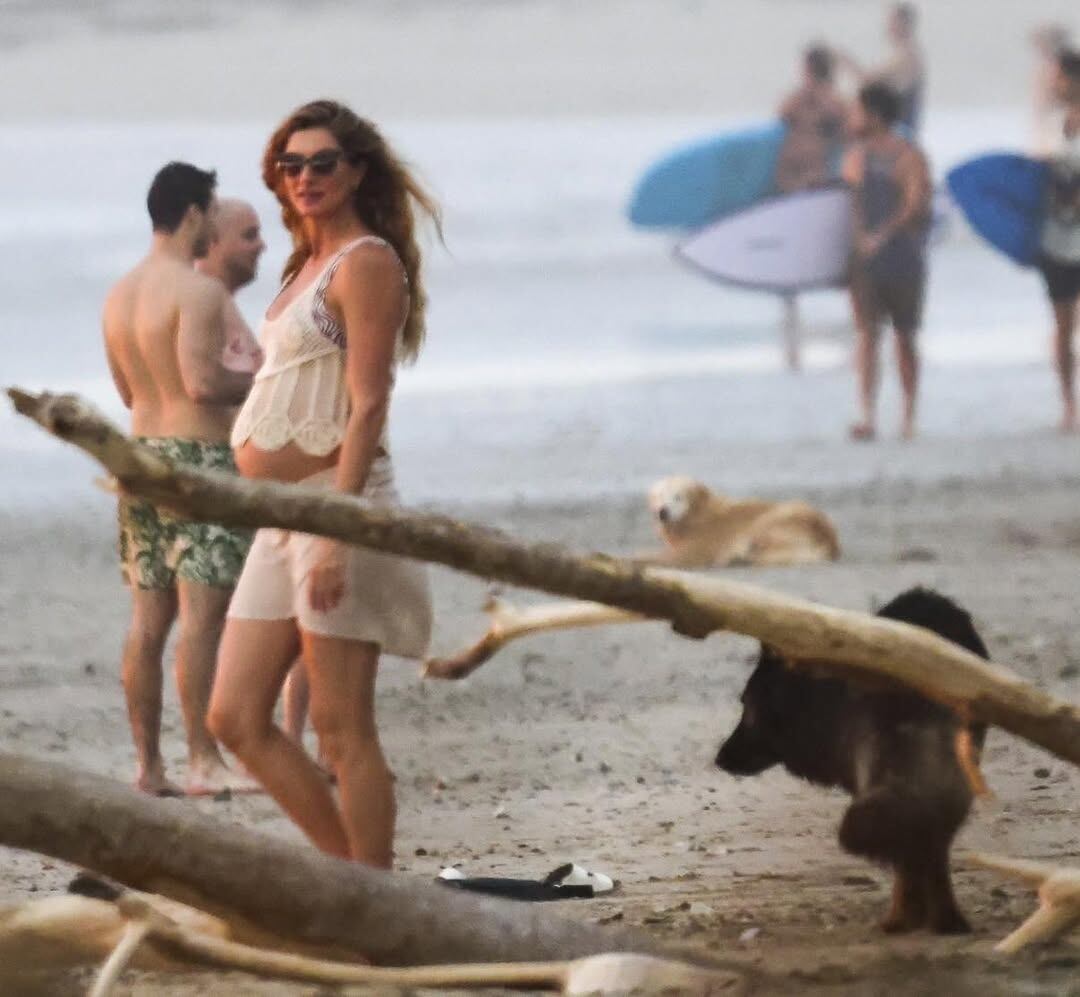 Gisele Bündchen es captada presumiendo su embarazo
