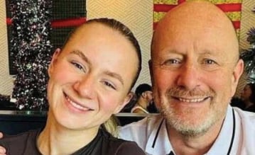 Lucy Harrison y su padre.