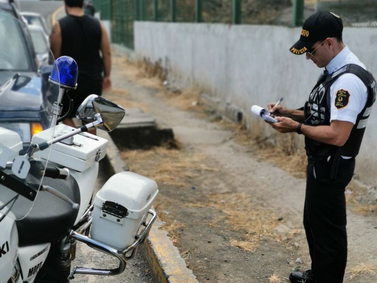 El MOPT tiene bastante claro cómo operan los vivazos en el país. Evite salir multado usted también. Foto: Cortesía MOPT.