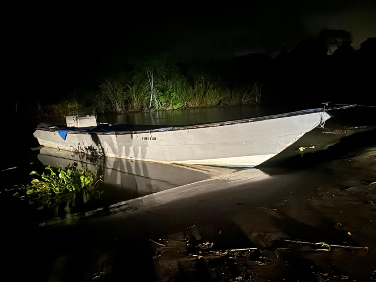 Decomisan más de dos toneladas de droga que eran transportadas en lancha. Foto MSP.