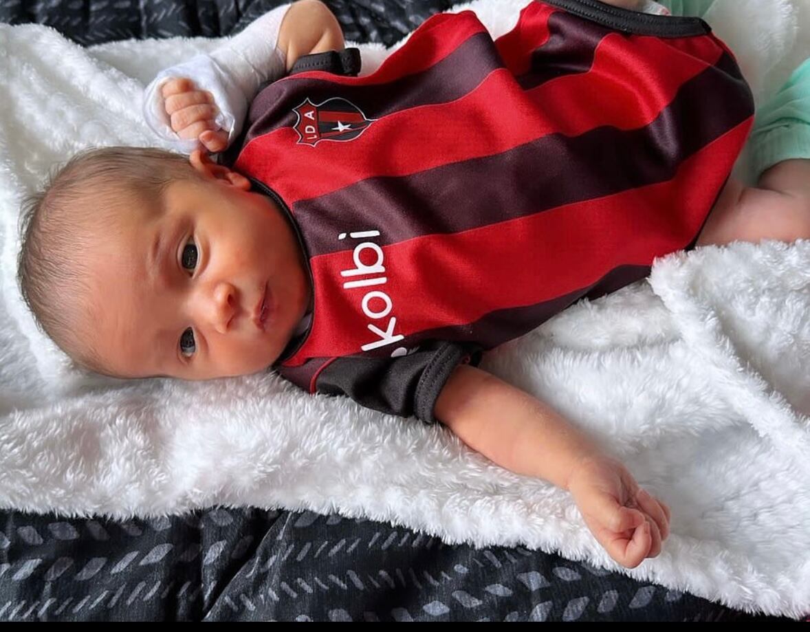 Bebé de Carlos Mora