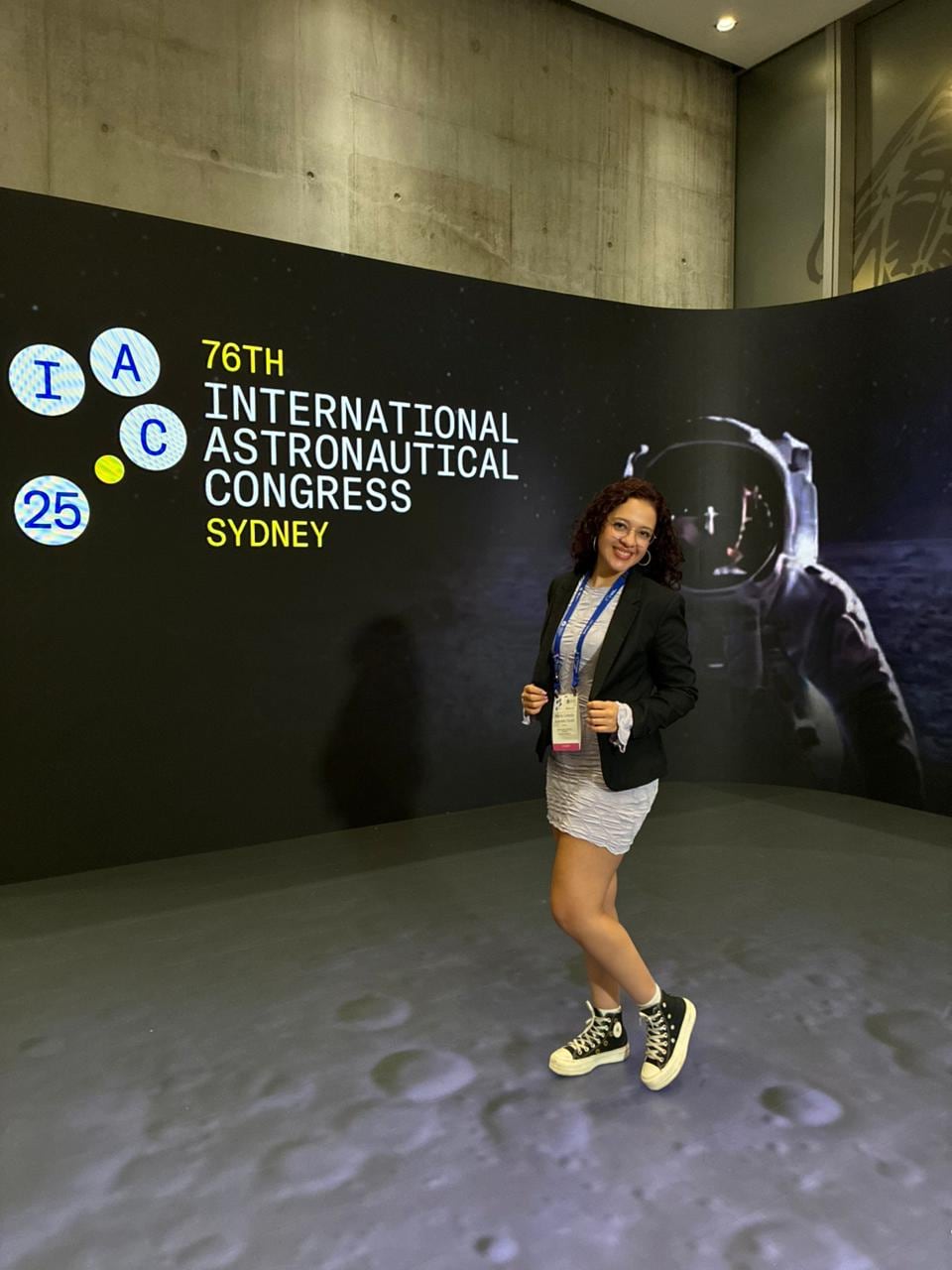 कोटेच्या 23 वर्षीय मारिया सेलेस्टे अल्वाराडो डुरानने नवीन वर्षाचा शुभारंभ केला आणि तिच्या गुडघ्यापर्यंत बर्फ पडला आणि तापमान शून्यापेक्षा 40 अंशांच्या खाली गेले जेथे ती एरोस्पेस अभियांत्रिकीचा अभ्यास करते.