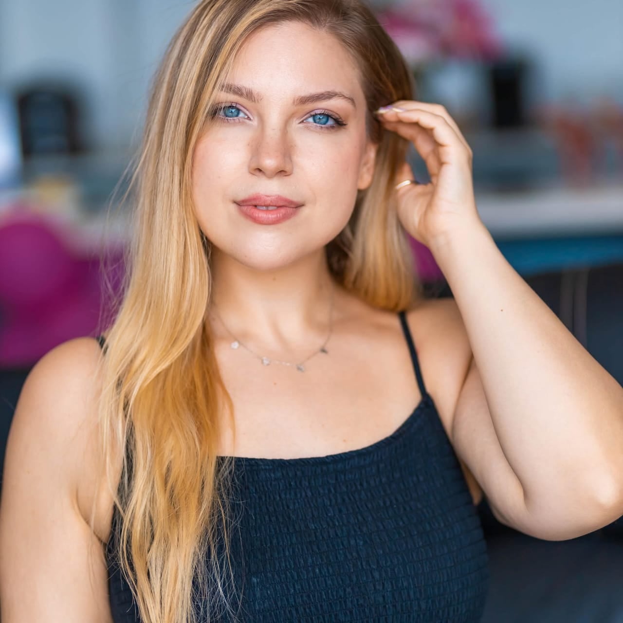Lauri Bennett probó una mezcla de arroz, frijoles y leche que encontró en TikTok como una supuesta comida típica de Costa Rica.