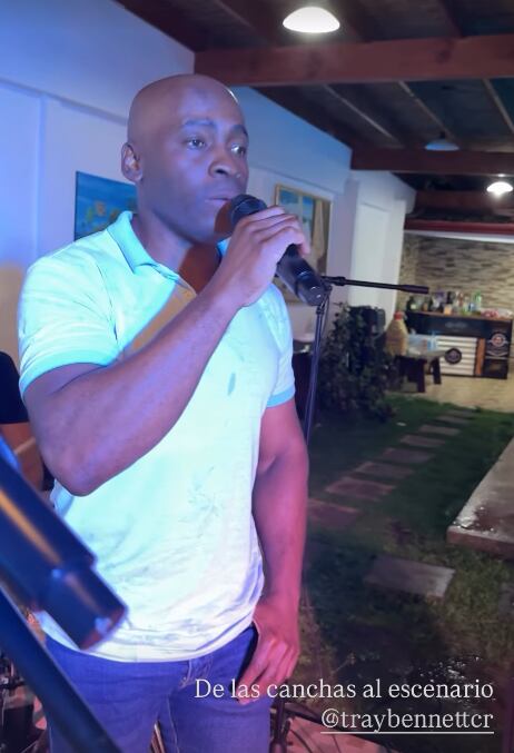 Tray Bennett, exjugador del Saprissa demostró que tiene talento para el canto. Instagram Vanessa González.
