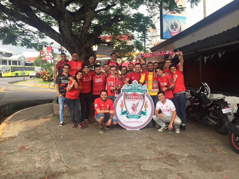 Aficionados del Liverpool, miembros de la peña en CR. Cortesía.