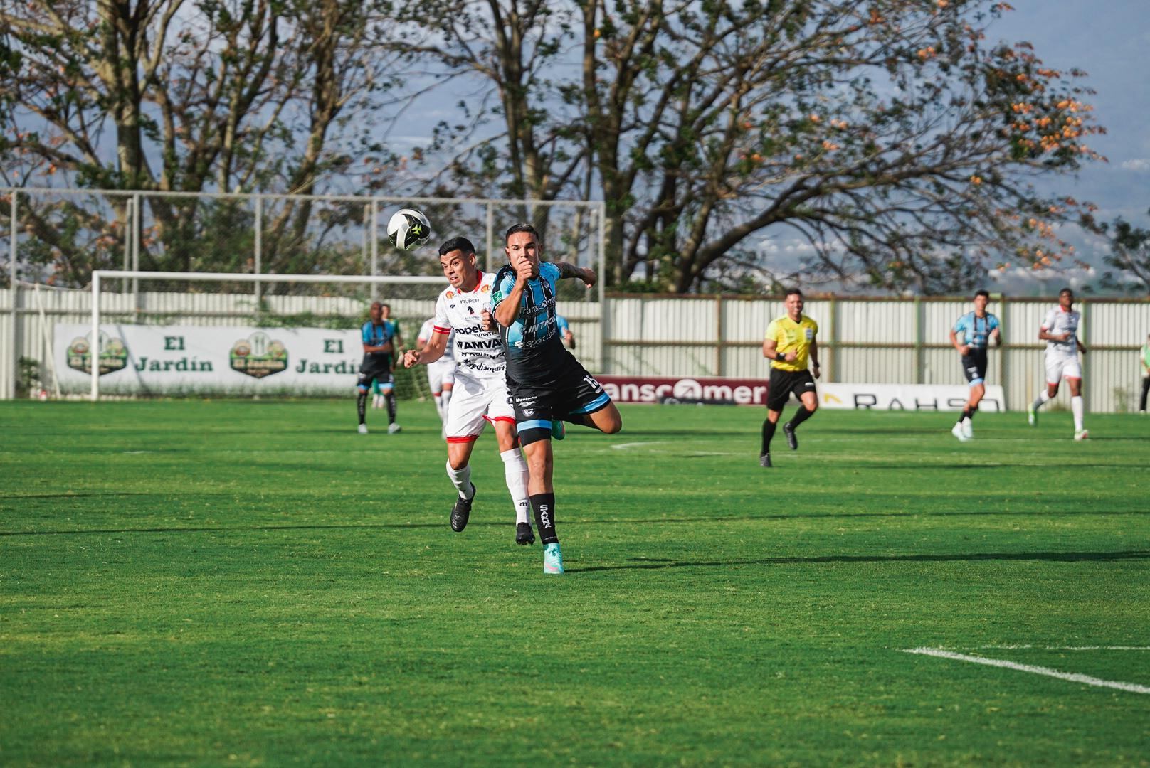 Santa Ana sigue sin conocer la victoria y apenas pudo rescatar un empate ante San Carlos. Prensa SA.