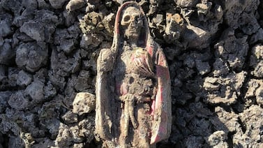 Ingeniero encuentra entierros diabólicos y bruja le hace advertencia que asusta al más valiente