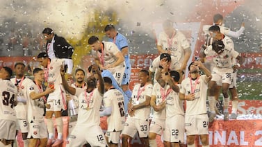 (Video) Afición de Alajuelense se tiró a la calle para festejar el histórico tricampeonato en Copa Centroamericana