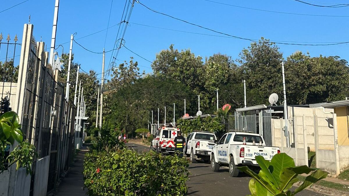 En el residencial Villa Moncelen Belén de Carrillo en Guanacaste mataron de varias puñaladas a un hombre que dejaron semidesnudo. Foto: La Teja
