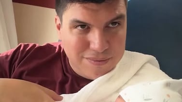 Experiodista de Teletica Kevin Barrantes abre el corazón dos días después de convertirse en papá