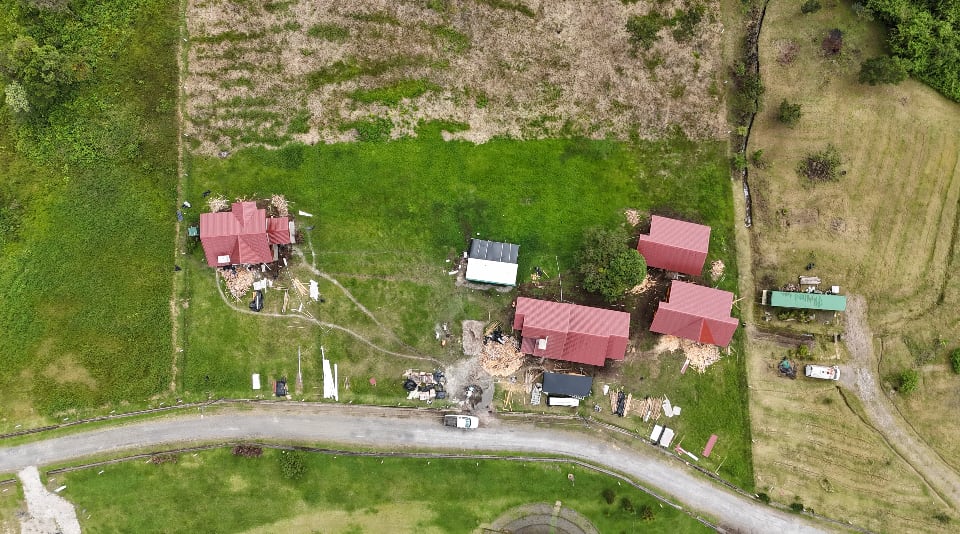 Las cabañas se construyeron de madera y se localizan en el proyecto Miraflores, en Dulce Nombre de Coronado.