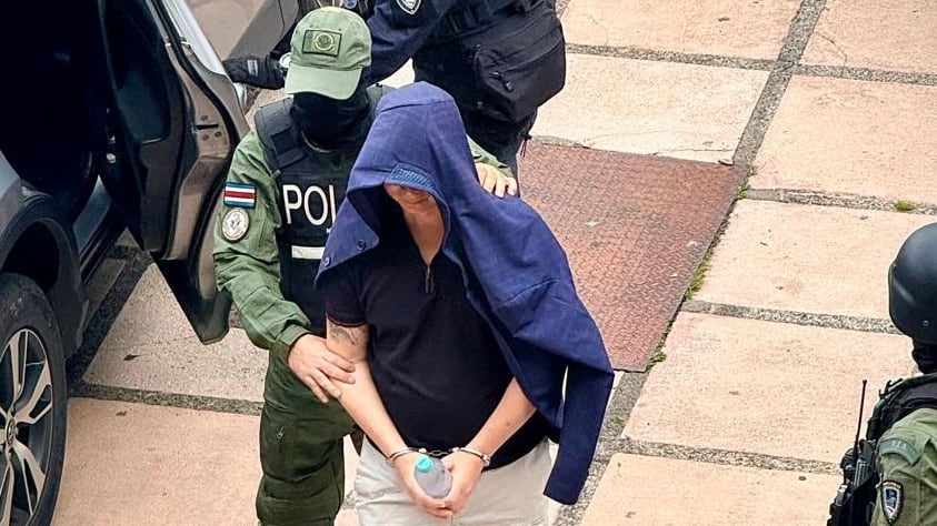 Los jerarcas del Partido Pueblo Soberano (PPSO) rechazan explicar por qué el chino-tico detenido para extradición por presunto narcotráfico y lavado de dinero, Guobin Tam Zhang, habría estado en los salones exclusivos donde el núcleo del PPSO celebró el triunfo electoral de la presidenta de la República, Laura Fernández, el domingo 1.° de febrero del 2026.