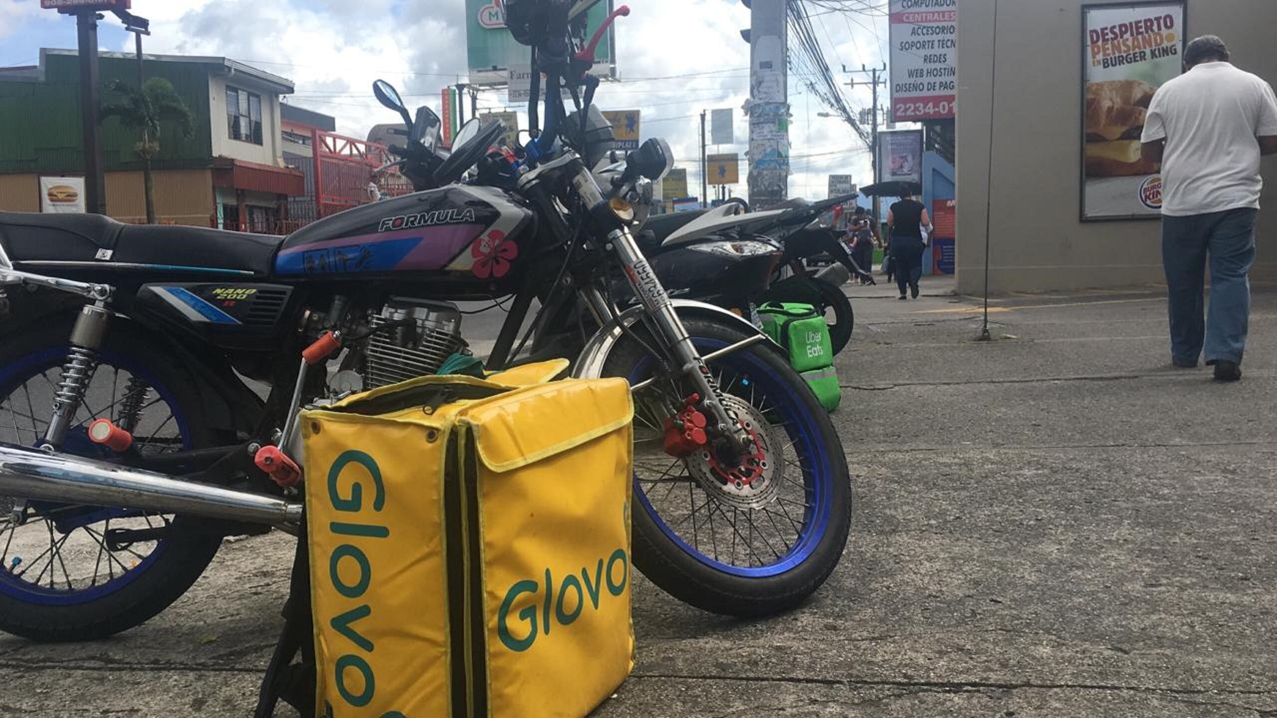 Tránsito le pide que por favor tenga paz con quienes entregan comidas a domicilio para evitar accidentes