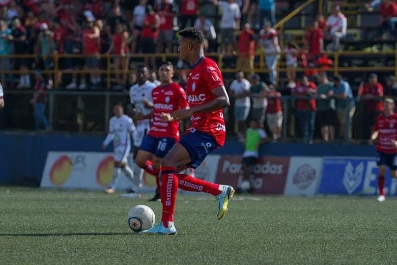 Yosel Piedra, defensor de San Carlos