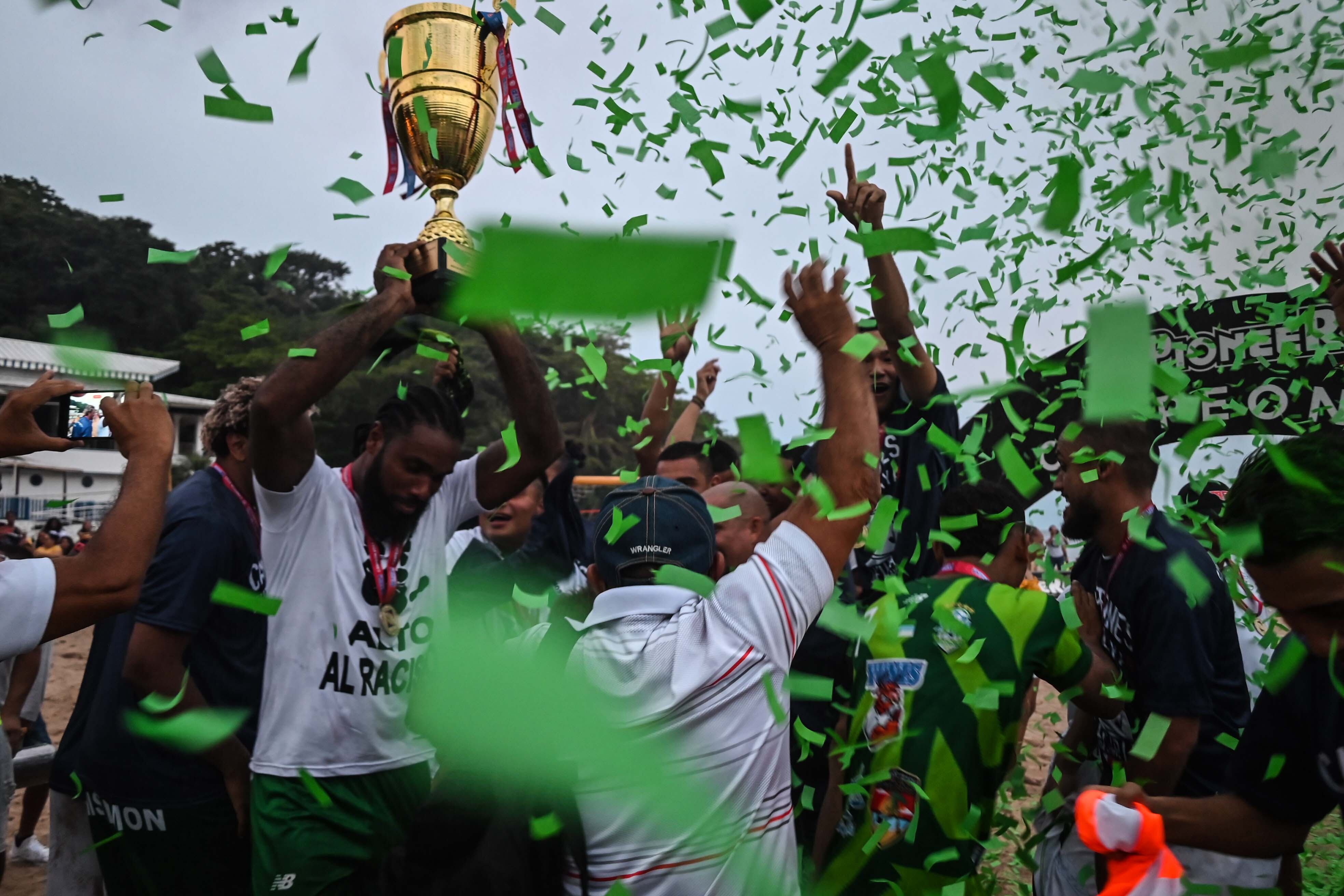 Yunis Limón, campeón de futbol playa