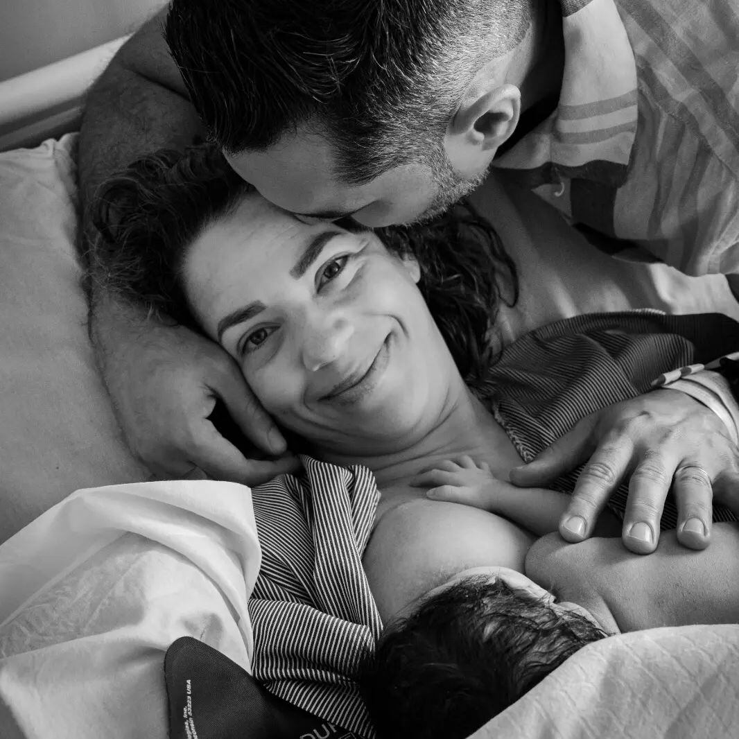 Lussania Viquez presentó este viernes a sus colochudos: Antonella y Alessandro. Facebook.