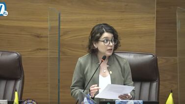 Evacuan de emergencia a los diputados en la Asamblea Legislativa