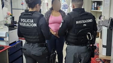 Suspenden a funcionaria de Migración que habría realizado trámite para beneficiar a peligrosa banda narco