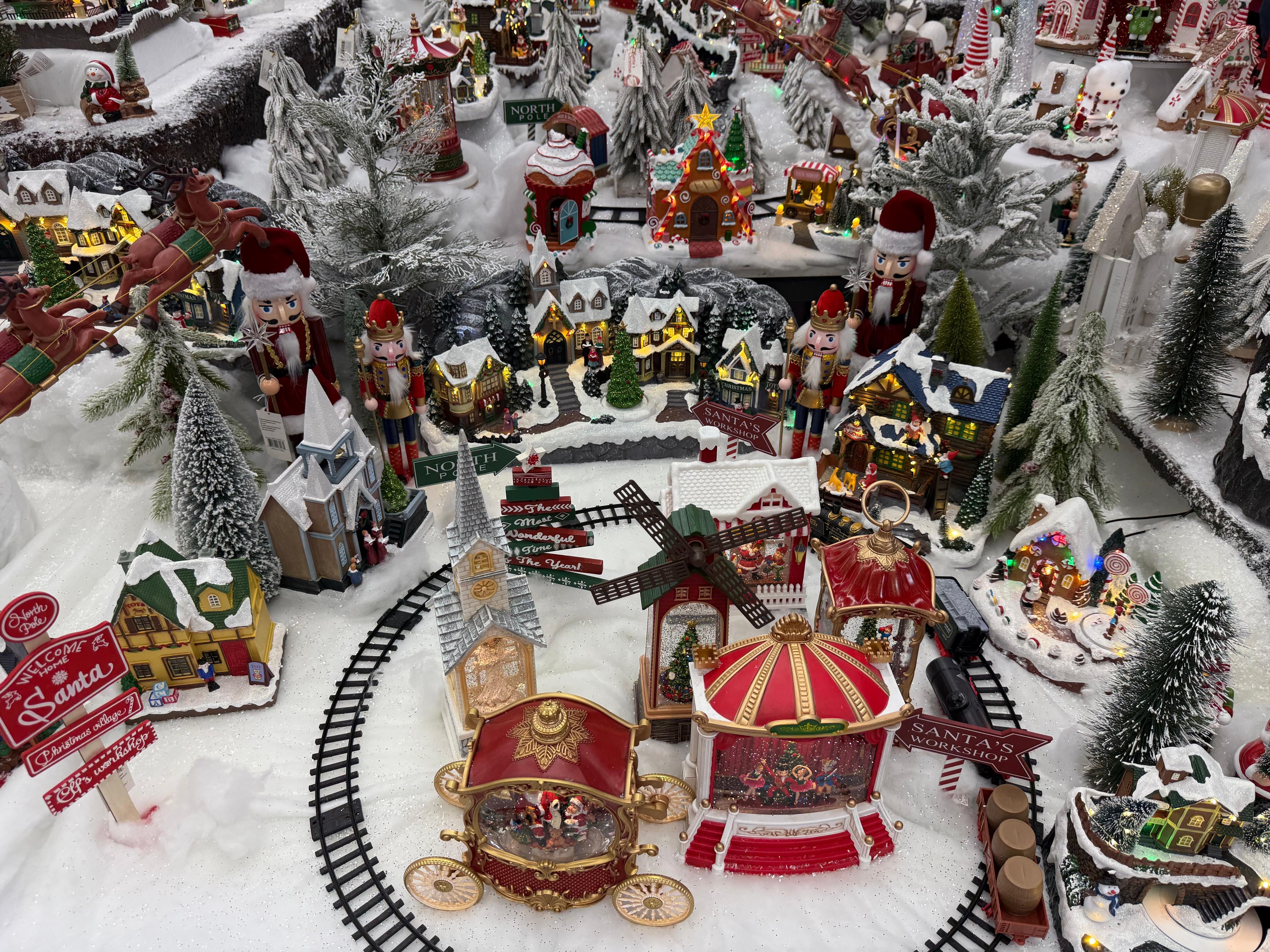 El 25 de setiembre las Tiendas Universal inauguraron la Navidad 2025.