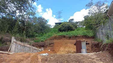 Familia denuncia que viven una pesadilla con el sueño de tener casa propia