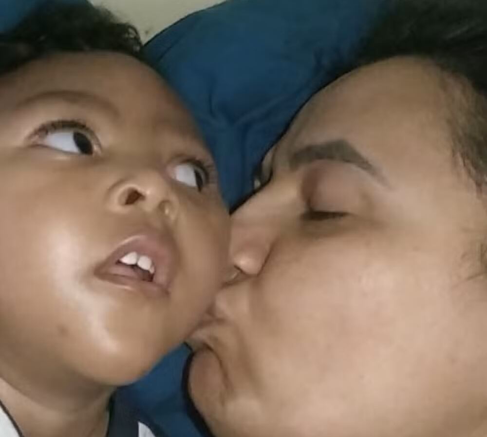 Dabiene Sousa da detalles de la partida de João Emanuel, su hijo con hidrocefalia, fallecido a los 5 años, y el reencuentro con la madre que lo abandonó