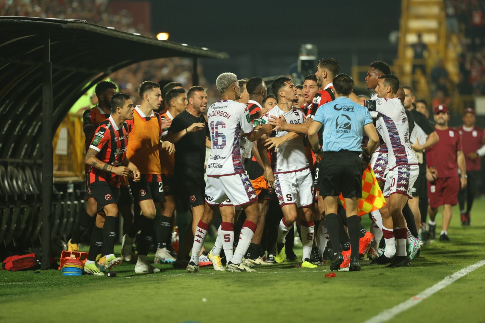 20/04/2024, Alajuela, Estadio Alejandro Morera Soto, partido de la jornada 19 del torneo de clausura 2024 entre Liga Deportiva Alajuelense y el Deportivo Saprissa.