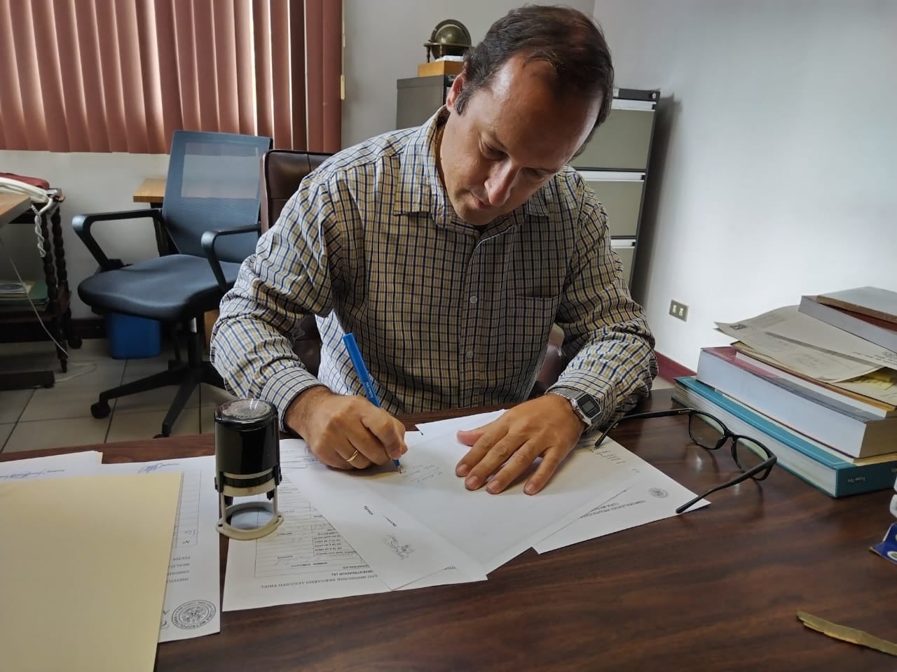 Pablo Durán Baquerizo, jefe del archivo histórico arquidiocesano de la iglesia católica de Costa Rica.