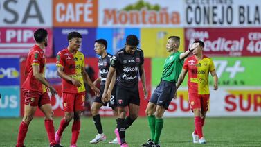 La mano en el área de Guillermo Villalobos en el partido Herediano - Alajuelense, ¿era o no penal?
