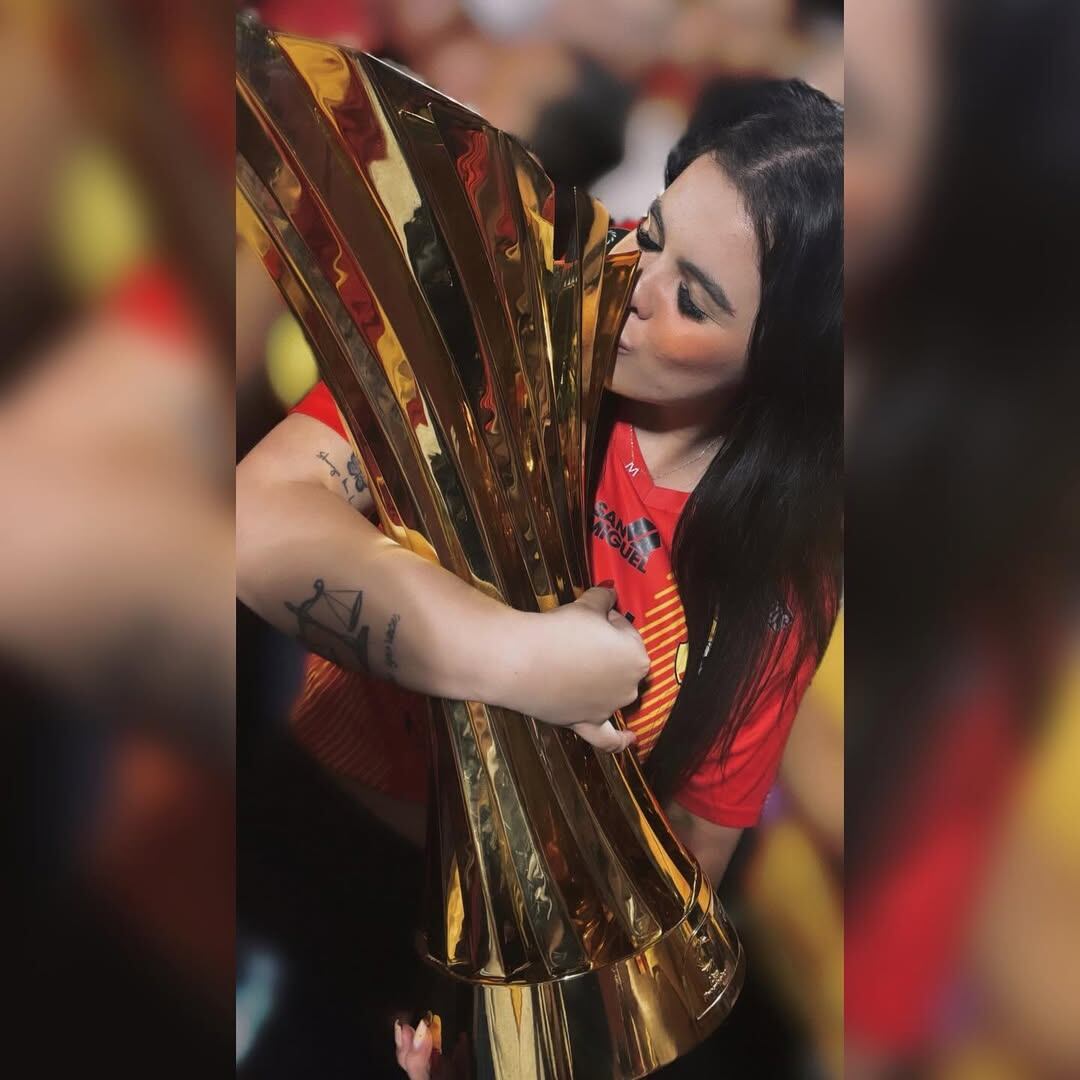 Una abogada y periodista relató hace unos días en TikTok cómo un jugador del Club Sport Herediano le rompió el corazón meses después de que iniciaran una relación sentimental producto de un meme que ella compartió en sus redes.