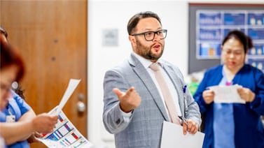 Costarricense cumplió su sueño americano tras pasar de limpiar pisos a dirigir hospital