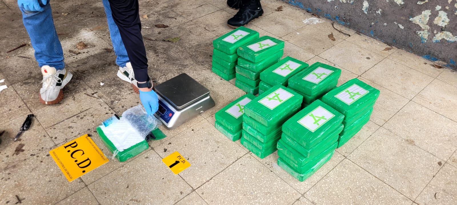 El exvicealcalde y los otros dos sospechosos fueron sorprendidos cuando viajaban en dos carrros. Foto MSP.