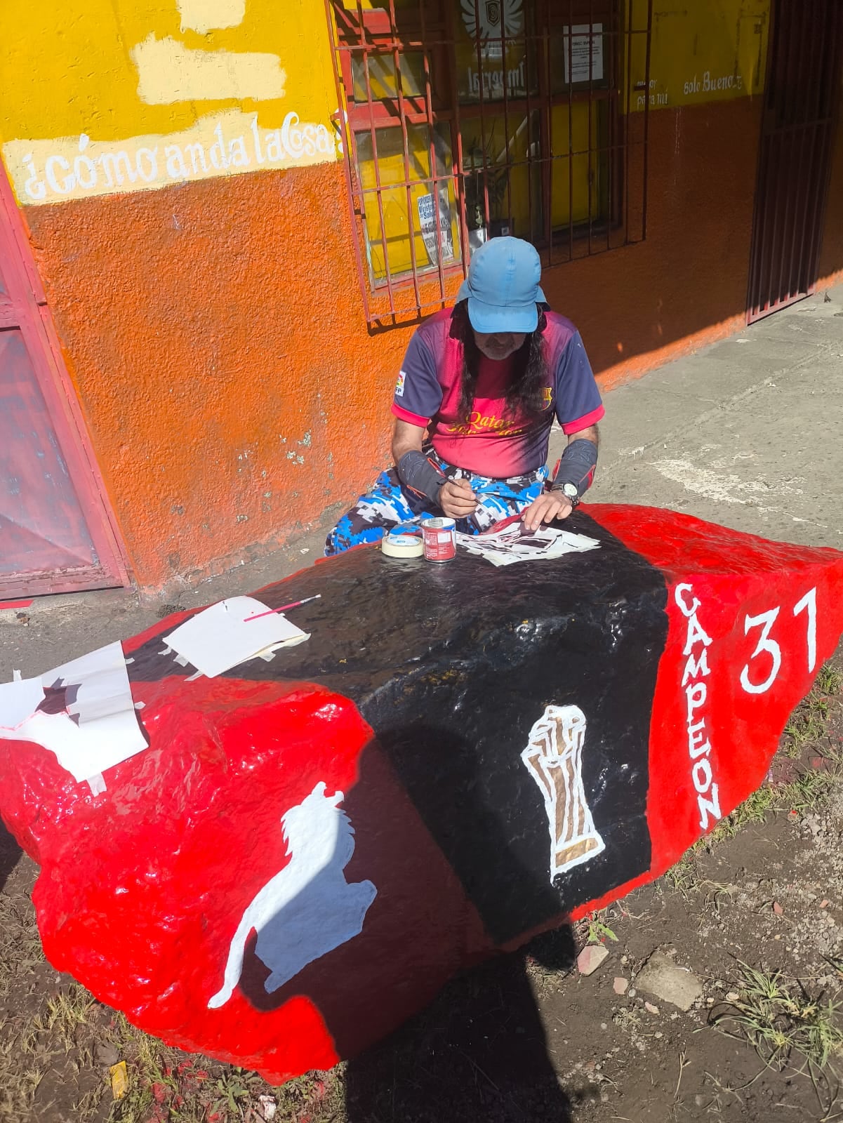 David León, dueño del Bar San Lorenzo, en Desamparados.