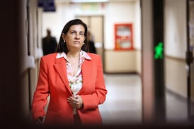 Marta Eugenia Esquivel asistió con mascarilla a comisión que investiga presuntas irregularidades en la CCSS