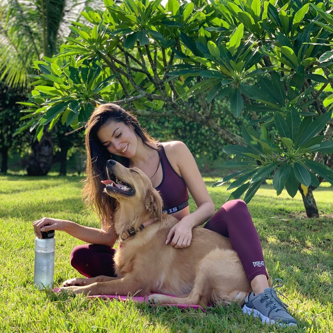 María Teresa Rodríguez y su perrita Naila, quién falleció este 25 de junio de 2024.