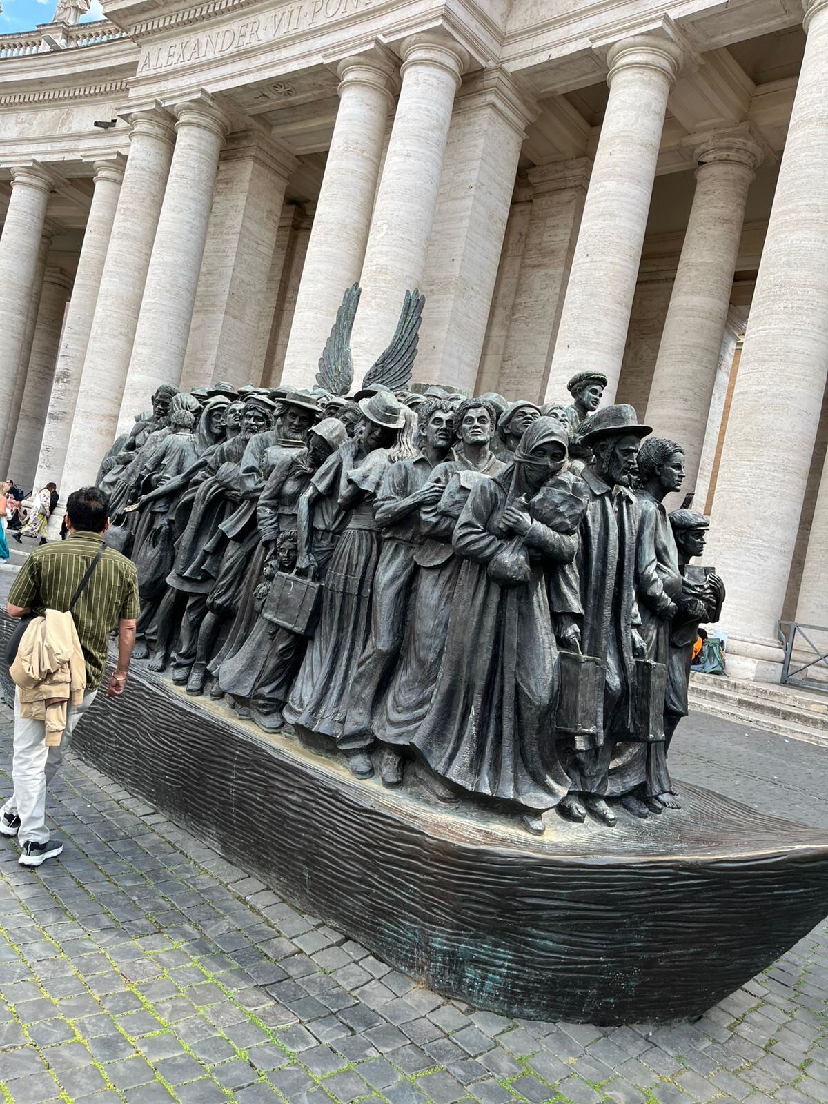Es bien grande,  como la intención del papa con este tipo de población.